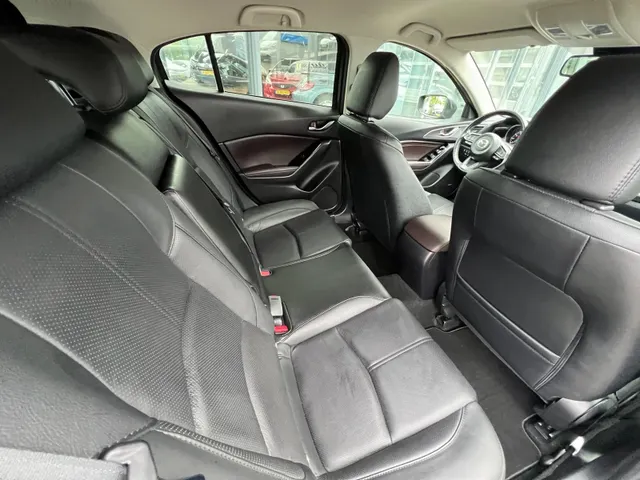 Mazda 3 2.0 SkyActiv-G 120 GT-M | LEDER | CAMERA | BOSE AUDIO | NAVIGATIE | NED AUTO | DEALER ONDERHOUDEN | STOEL + STUURVERWARMING | ACC |