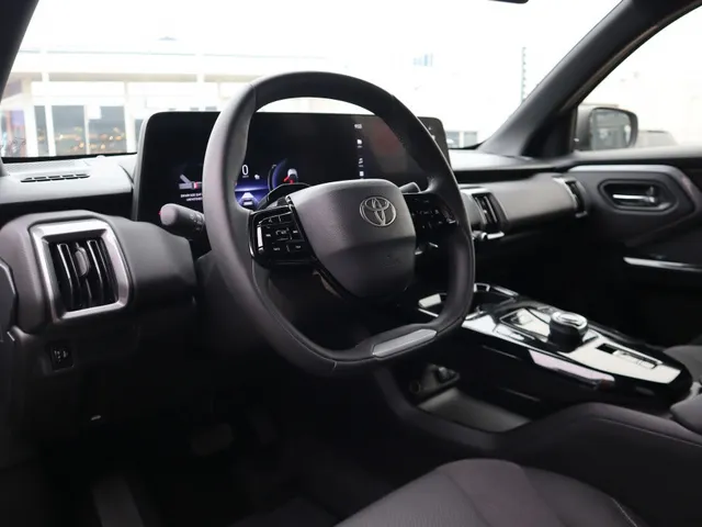 Toyota Urban Cruiser Dynamic 61 kWh | Stoel/Stuur Verwarming | Carplay |