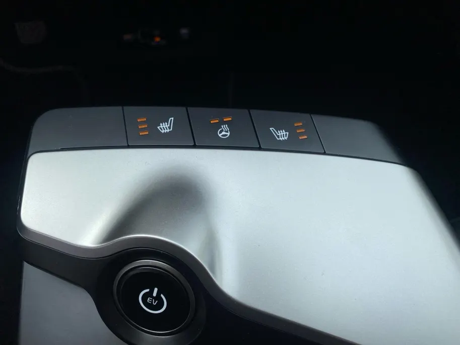 Kia EV6 Light Edition 63 kWh | VOORRAAD VOORDEEL NU €42.950,- | Direct leverbaar | Stoel+Stuur verwarming | Climate control | Navigatie | Parkeer camera achter | Parkeer sensoren voor en achter