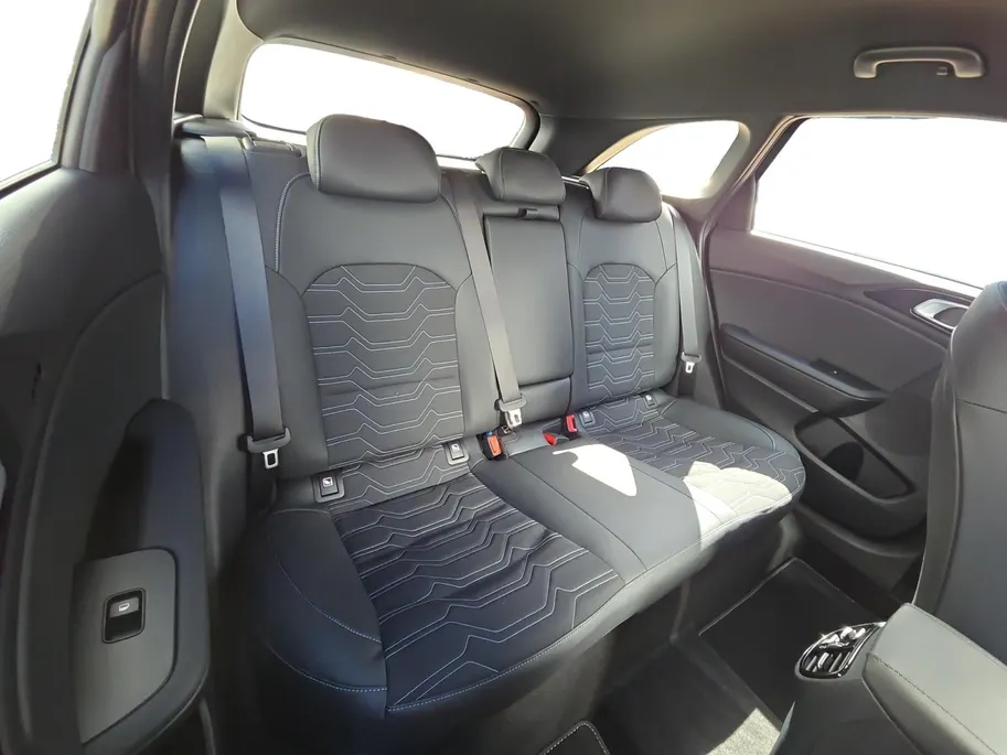 Kia Ceed Sportswagon 1.0 T-GDi MHEV Design Edition | Zeer compleet | Stoel & stuurverwarming | Achteruitrijcamera | JBL audio | Adaptieve cruise control | Elektrische achterklep | Fabrieksgarantie | NAP