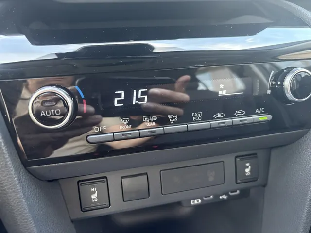 Toyota Yaris Cross 1.5 Hybr 115 Active | Blindspot | Parkeersensoren V+A | Stuur/ Stoelverwarming