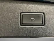 Volkswagen Tiguan 1.4TSIeHybrid 180kW/245PK R-Line DSG · Panoramadak · Trekhaak · 360°Camera + Parkeersensoren · Keyless entry