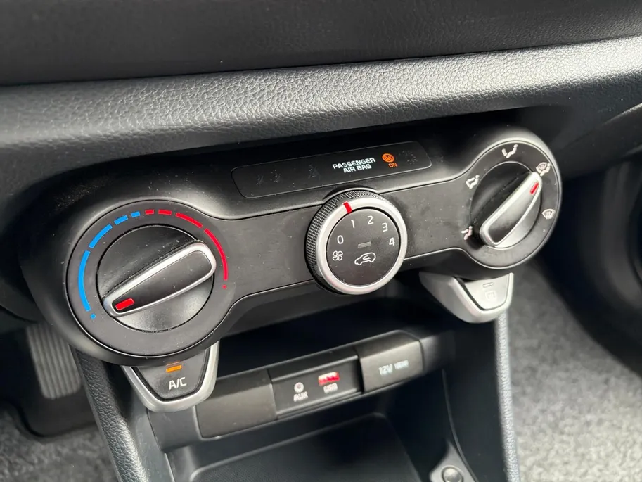 Kia Picanto 1.0 MPi GT-Line Edition Apple Carplay/Android Auto , navi , cruise , lm velgen , tel , camera , usb , sport stoelen , super mooie uitvoering . auto is voorzien van een nieuwe koppeling