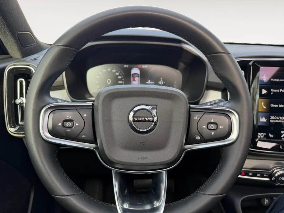 Volvo XC40 1.5 T4 Plug-in hybrid Ultimate Bright | Elektrischer achterklep | Pano dak | Harmon/Kardon | Achteruitrijcamera | Elektrsich verstelbare bestuurderstoel met geheugen |