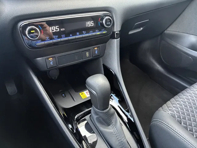 Toyota Yaris 1.5 Hybride Executive | Bi-Tone | Pdc (12367km)