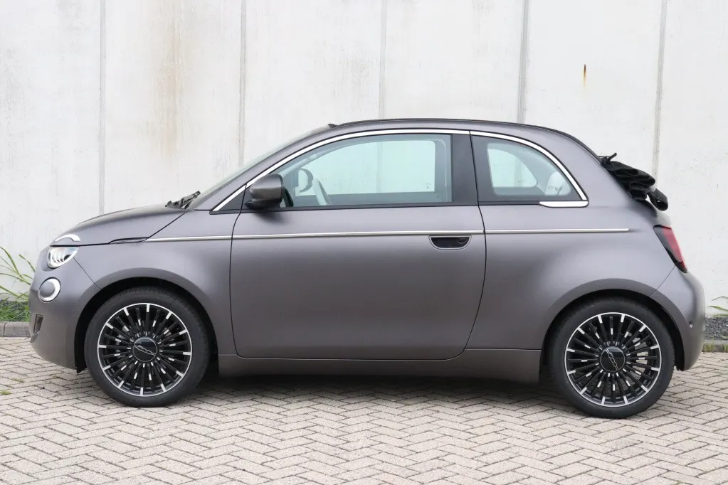 Fiat 500e C La Prima 42 kWh | 'Matt Grijs' | Technology | Winter | Camera | 17'
