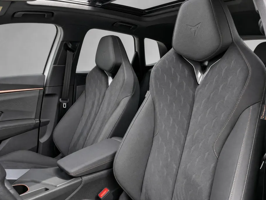 CUPRA Terramar 1.5TSI 204PK DSG e-Hybrid · Panoramadak · Trekhaak · Leder/Alcantara kuipstoelen · SENNHEISER Audio ·   Garantie t/m 05-10-2030 of 100000km.