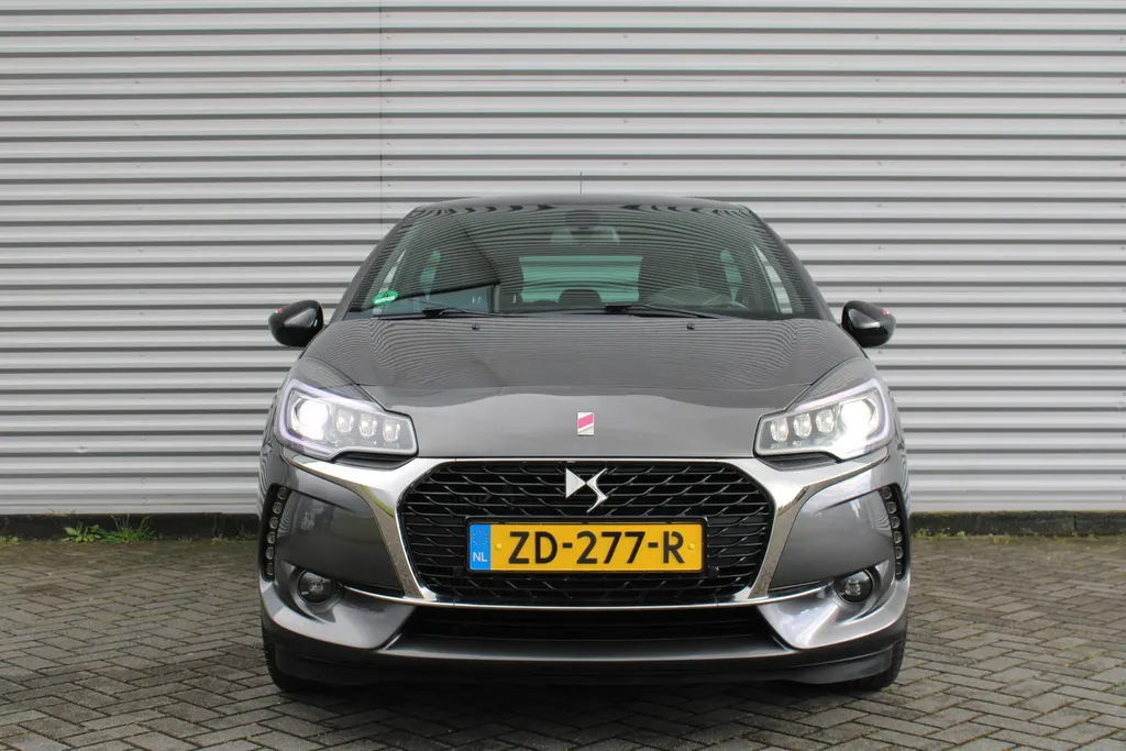 DS DS 3 1.2 PureTech Performance Line | Automaat | Navi | Trekhaak | Clima | 17' LM Velgen | Camera |