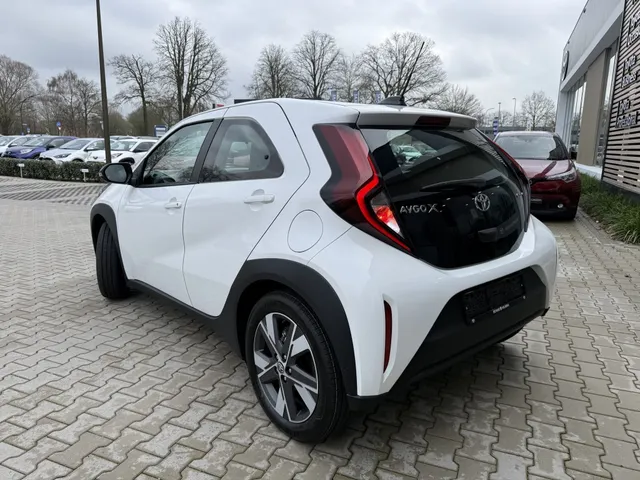 Toyota Aygo X Hybrid 115 play | LM Velgen | Stoelverwarming