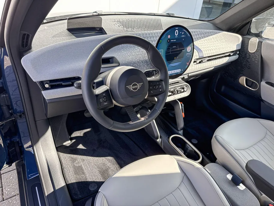 MINI Cooper 3-deurs Electric Cooper E Favoured L 40.7 kWh