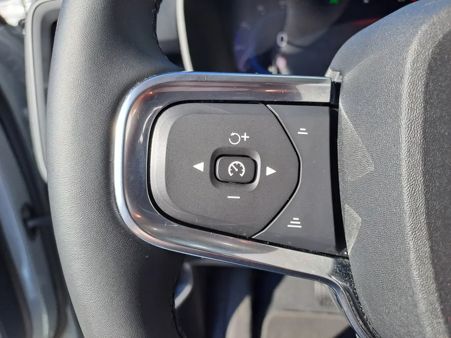 Volvo XC40 2.0 B3 Essential AUTOMAAT | Stuurverwarming | Stoelverwarming | Adaptieve Cruise | Apple Carplay/Android Auto