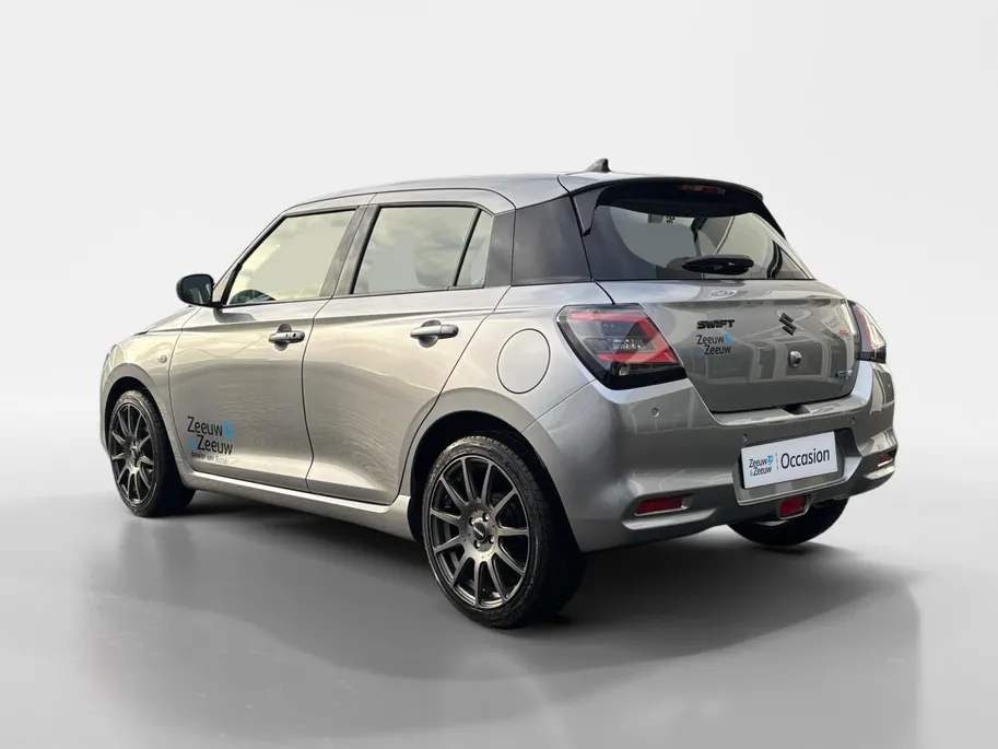 Suzuki Swift 1.2 Comfort Sport | 17 inch | Zwarte logo's | Carbon spiegels | Sharkfin antenne | Carplay | Adapt. Cruise | Navi | Keyless start