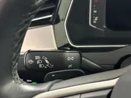 Volkswagen Passat Variant 1.5 TSI R-Line Business + DSG Automaat | Panoramadak | Trekhaak | Elektrische Stoelen