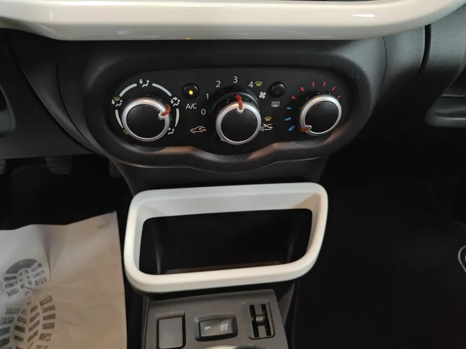 Renault Twingo 1.0 SCe Collection NAVI AIRCO CAMERA CRUISE CONTROLE PARKEERSENSOREN ANDROID AUTO CENTRAAL VERGRENDELING 12 MAANDEN GARANTIE ZEER MOOIE AUTO