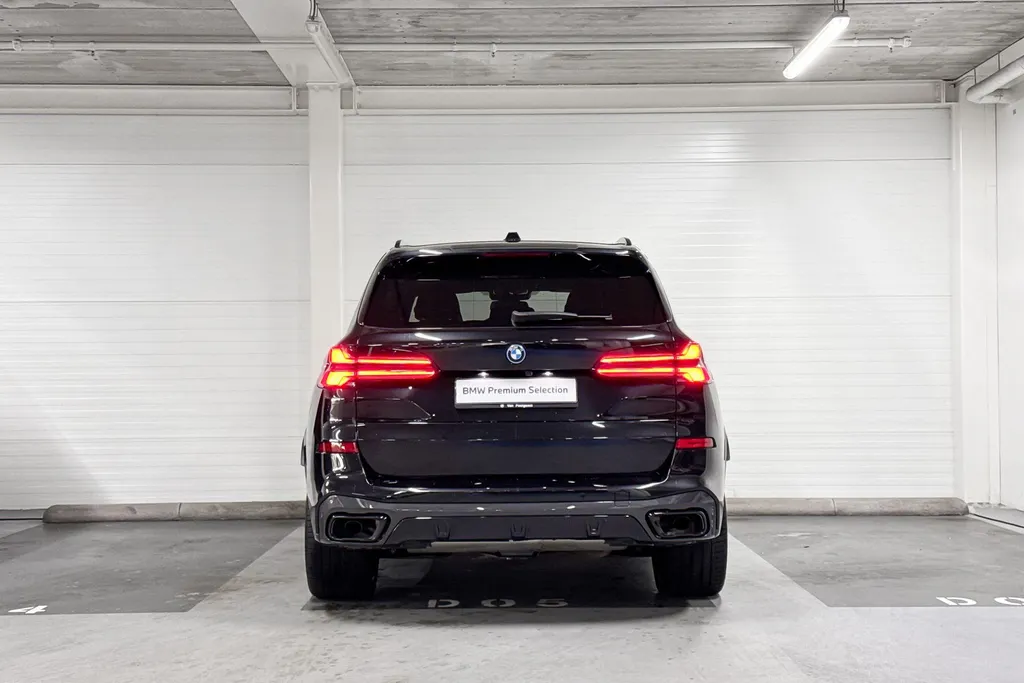 BMW X5 xDrive50e Launch Edition