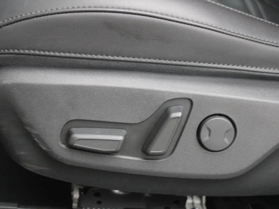 Kia Niro EV Edition Advanced 64.8 kWh | Stuur-/stoelverwarming | Elektr. stoelverstelling | Camera | Cruise adapt. | 17'LM | Clima | 17% bijtelling |