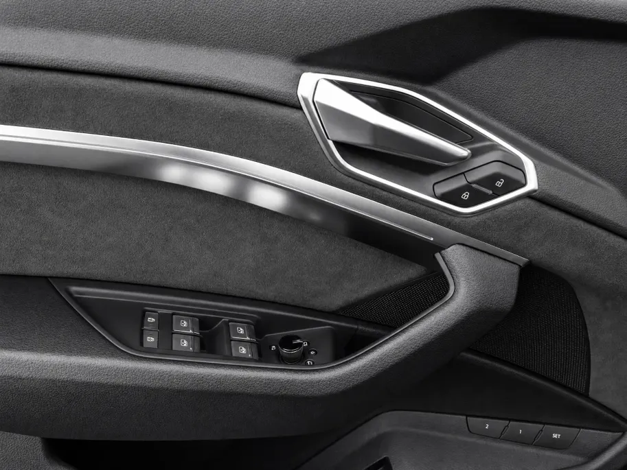 Audi e-tron S 503pk Quattro 95 kWh · SOH 95,3% · Panoramadak · Stoelventilatie · Luchtvering · 360gr. Camera · Elek. Voorstoelen · B&O Audio · 21'' Inch · Leder · EXTRA INRUILKORTING ·