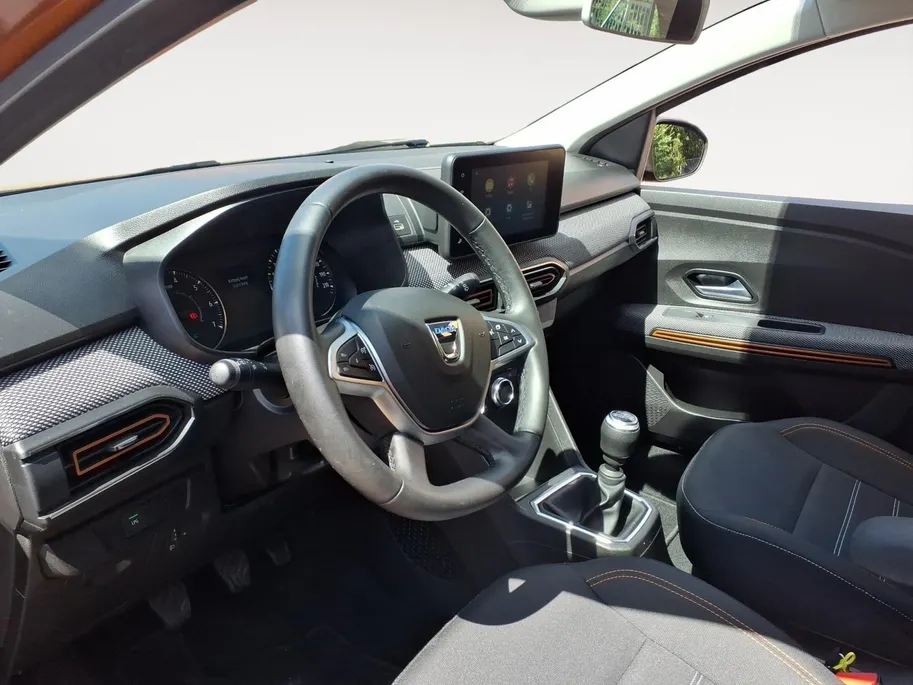 Dacia Sandero 1.0 TCe 100 Bi-Fuel Essential | Trekaak | Andriod/Apple car play | Blindspot