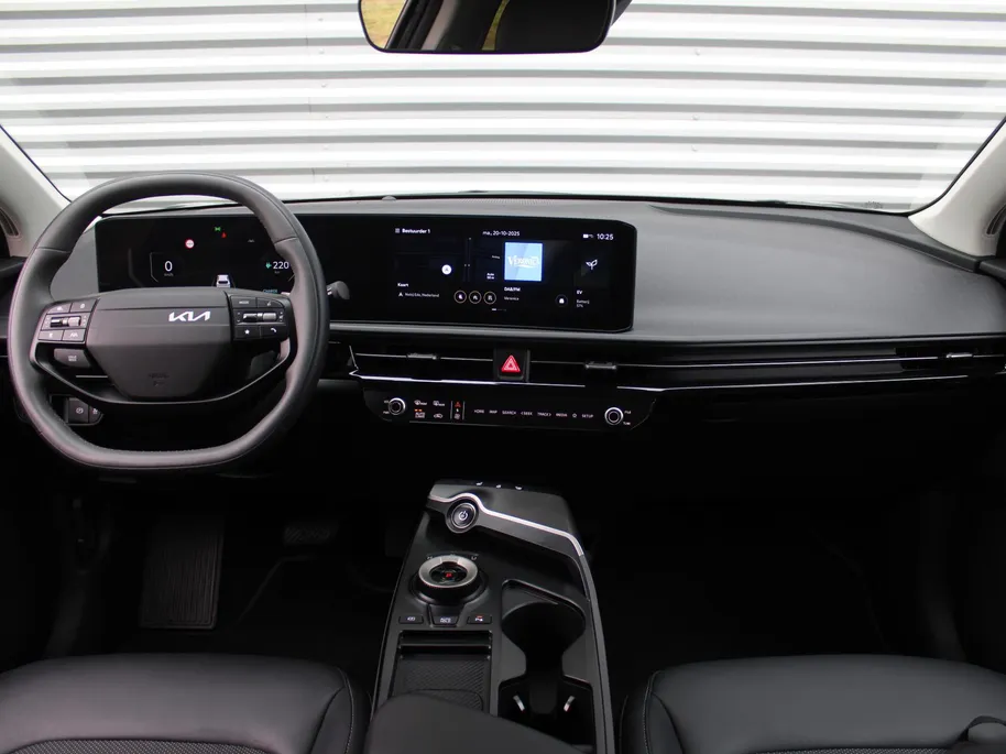Kia EV6 Light Edition 63 kWh | Stuur-/stoelverwarming | Camera | 19' LM | LED | Cruise adapt. | Clima | Draadloze telefoonlader | 17% bijtelling |