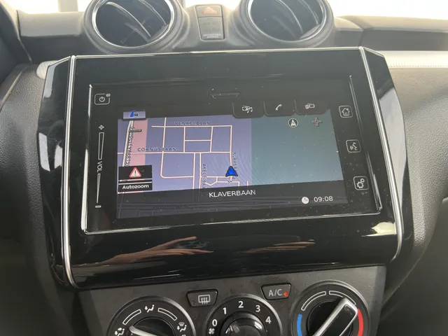 Suzuki Swift 1.2 Select Smart Hybrid | Armsteun | Apple Carplay & Android Auto | 16' LM Velgen | Airco | Dealer onderhouden
