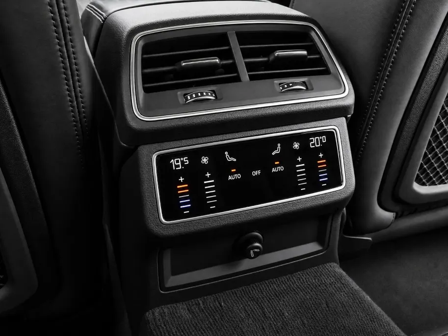 Audi A6 Avant 55 TFSI e quattro 367pk S Competition · Panoramadak · Camera · Leder · Apple/Android Car Play · Adaptive Cruise Control · Stuurwiel verwarmd · EXTRA INRUILKORTING ·