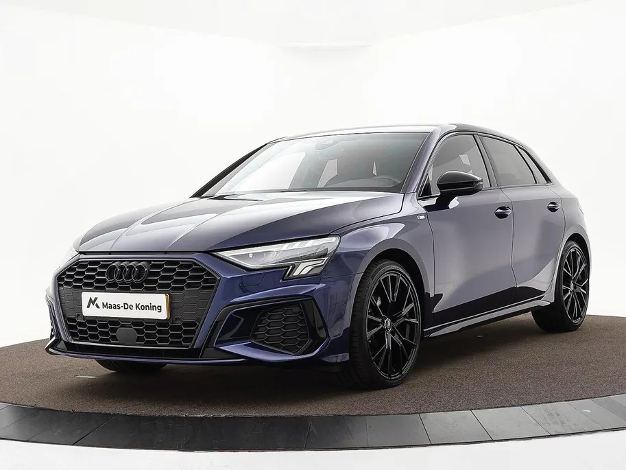 Audi A3 Sportback 35 TFSI 150pk S-tronic S edition · Apple/Android Car Play · Navigatie · Elek. Achterklep · P-Sensoren · Cruise Control · Zwart Optiek · 19'' Inch ·