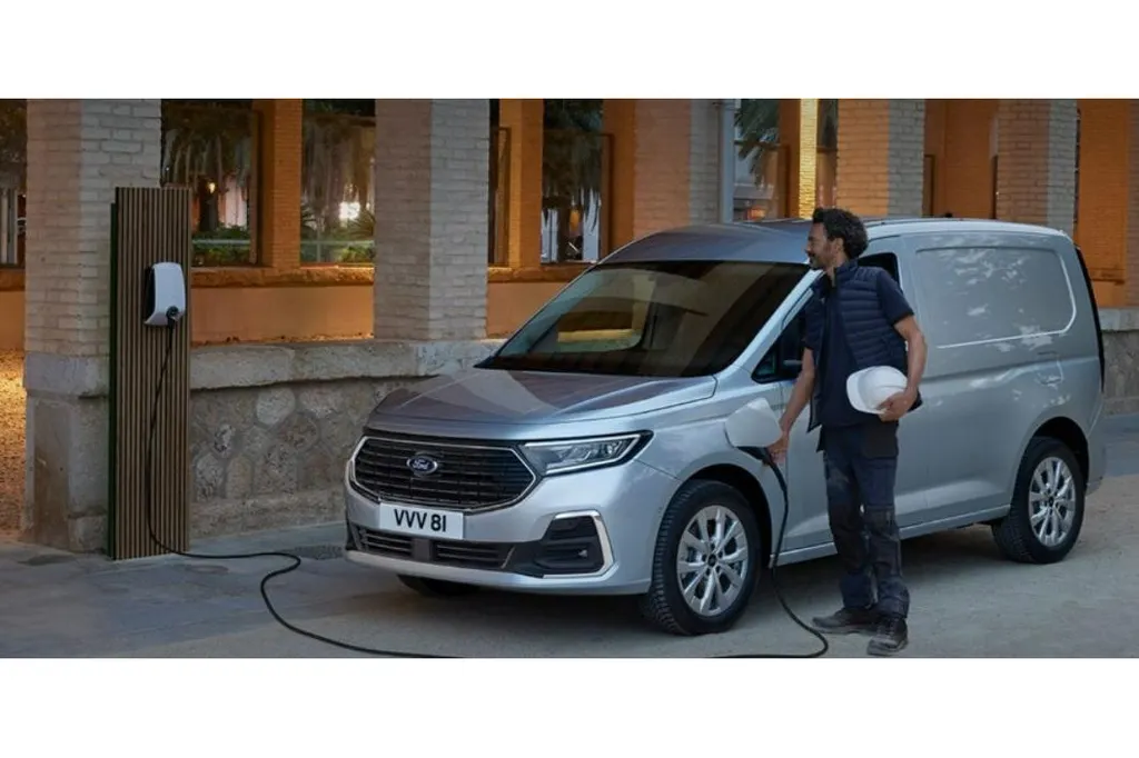 Ford Transit Connect 1.5 EcoBoost PHEV L2 Trend 150 pk | Navigatie | Trekhaak | Dual Zone Climate Control | Apple Car Play | Android Auto | Parkeersensoren voor en achter | Uit voorraad leverbaar