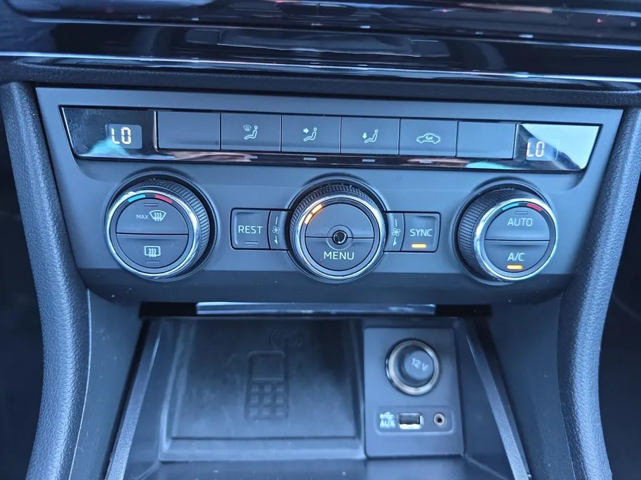 Škoda Superb Combi 1.4 TSI ACT Ambition Business | Trekhaak | Achteruitrijcamera | Navigatie | Cruise/Climate control | 12 maanden garantie!|