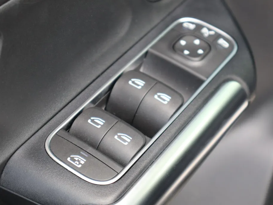 Mercedes-Benz EQA 250 Business Solution Luxury 67 kWh l Keyless l Achteruitrijcamera l Stoelverwarming l Ambiente lichtpakket