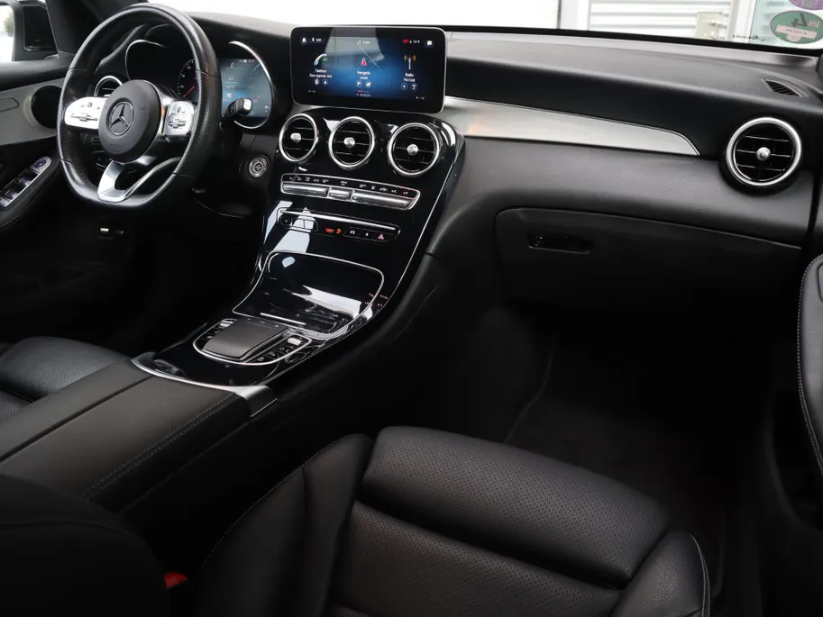 Mercedes-Benz GLC Coupé 300e 4MATIC Business Solution AMG l Trekhaak l Stoelverwarming l Achteruitrij camera