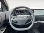 Kia EV2 Plus 42.2 kWh 3.000,- Inruilkorting | Privacy Glass | 18' lichtmetalen velgen | Warmtewerend glas rondom | Draadloze oplader voor smartphone