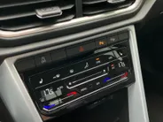 Volkswagen T-Roc 1.0TSI/110PK Goal · Navigatie · Apple/Android Car Play · Stoelverwarming · Dodehoeksensoren · Garantie t/m 10-07-2027