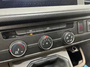 Volkswagen Bedrijfswagens Transporter 2.0 TDI L1H1 28 · Camera · Trekhaak · Apple/Android Car Play · Navigatie · Cruise Control · Vloerplaat · 16'' Inch · Garantie t/m 01-04-2028 of 100.000km