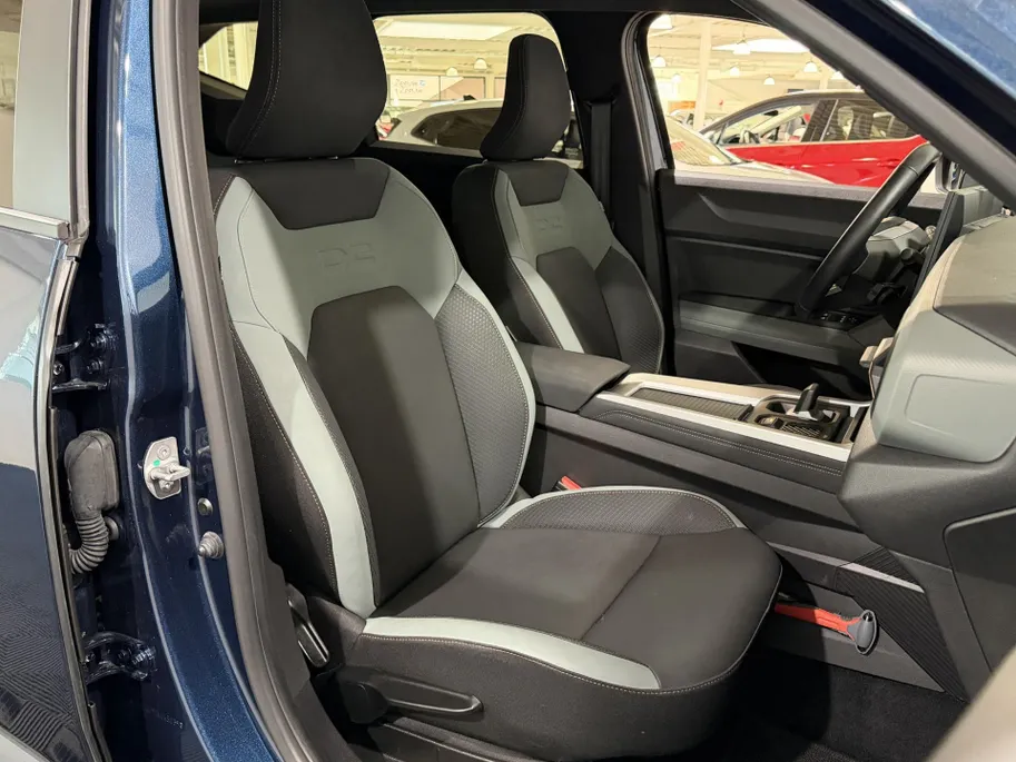 Dacia Bigster 1.8 - 155PK Hybrid Extreme Automaat | 1e eigenaar | 360 Camera | Adaptive Cruise Control | Apple CarPlay/Android Auto | Schuif/Kantel Dak | Lichtmetalen Velgen | Digital Cockpit | Full LED |