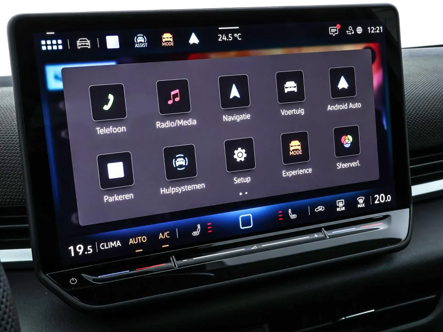 Volkswagen T-Roc R-Line First Edition 1.5 eTSI 150 PK 7 versn. DSG · Electrische achterklep · Achteruitrijcamera · Draadloze telefoonlader · Voorraad OUTLET · Prijs is inclusief inruilpremie ·