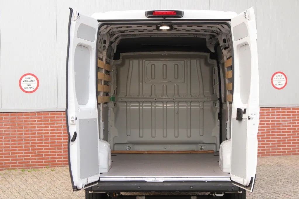 Fiat E-Ducato e-Ducato 3.5t GESLOTEN BESTEL L3H2 BEV 47kWh