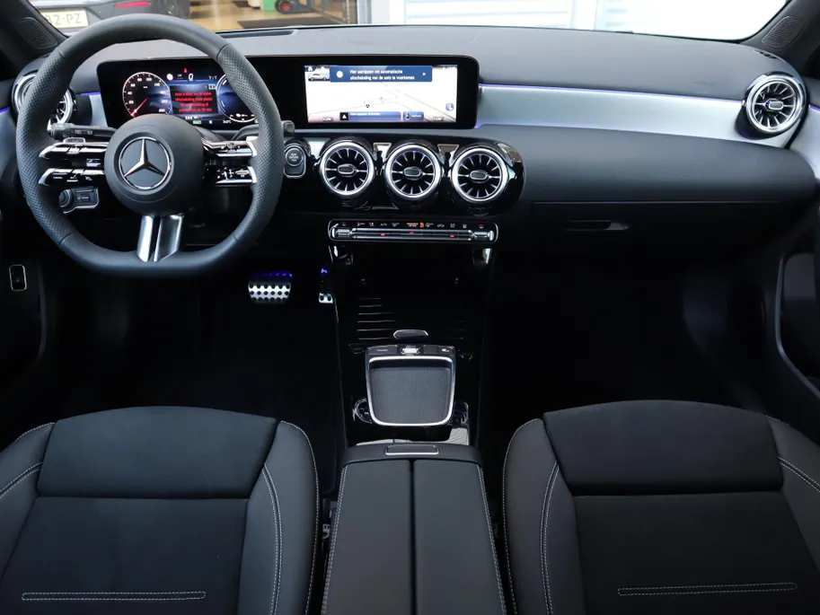Mercedes-Benz A-Klasse 250 e Star Edition AMG Line Plus l Trekhaak l Panoramadak l Memory