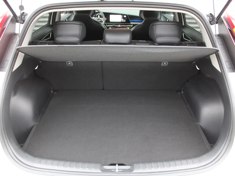 Kia Niro EV Edition Advanced 64.8 kWh | Stuur-/stoelverwarming | Elektr. stoelverstelling | Camera | Cruise adapt. | 17'LM | Clima | 17% bijtelling |