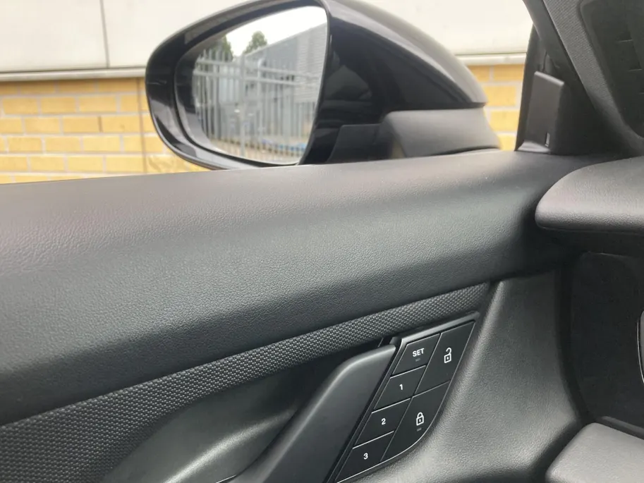 Porsche Taycan Cross Turismo 4 93 kWh sport chrono - panoramadak -stoelenpakket -stoelverwarming -luchtvering