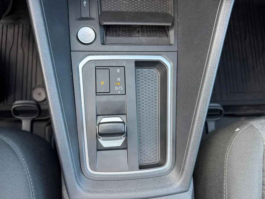 Ford Transit Connect 1.5 EcoBoost PHEV L2 Limited | NL auto | Adapt. Cruise control | Trekhaak | Parkeersensoren voor en achter | Achteruitrijcamera | Navigatie | Apple carplay & Android auto | BLIS | Voorruitverwarming | 17' inch lichtmetalen velgen |