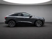 Audi Q6 e-tron Sportback S edition 306pk performance 100 kWh · Panoramadak · Luchtvering · Trekhaak · Bang & Olufsen · 360 Camera · Warmtepomp · Head-Up · Elek. Voorstoelen · 21'' Inch · 24-11-2030 of 100.000km