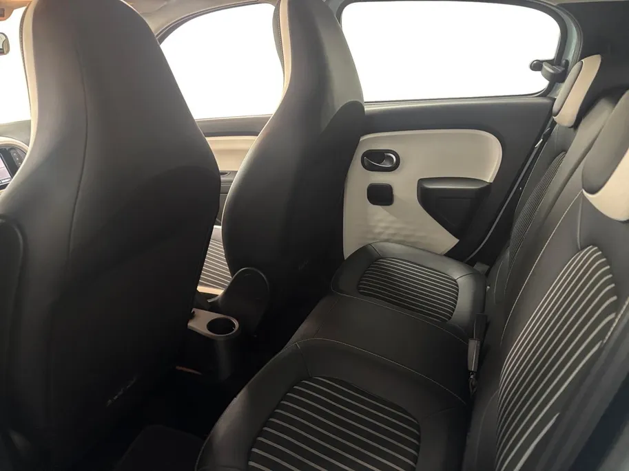 Renault Twingo Z.E. R80 Intens AUTOMAAT NAVI AIRCO CAMERA APPLE CARPLAY ANDROID AUTO CABRIO VOUWDAK LM VELGEN HOGE INSTAP STOELVERWARMING ZEER MOOIE AUTO DEALER ONDERHOUDEN