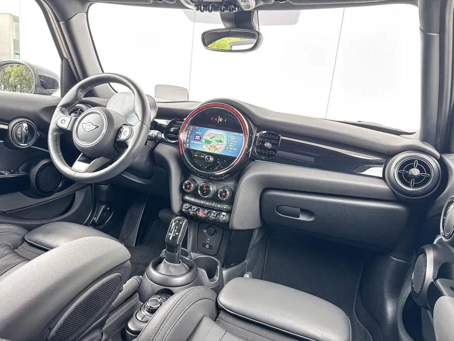 MINI Cooper 5-deurs 1.5 Cooper Camden Plus Edition