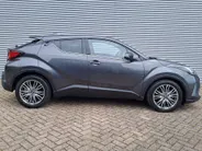 Toyota C-HR 2.0 Hybrid Executive | Automaat | Cruise control adaptief | JBL | Camera | Navigatiesysteem full map | Apple Carplay/Android Auto | LM Velgen