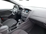 Ford Focus 1.0 ST-Line Wagon | Nieuwe distributieriem | Parkeersensoren | Navigatie | Climate Control | Voorruitverwarming | 17' Lichtmetaal | Trekhaak