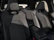 Volkswagen ID.3 Neo Style 84 kWh accu 231 PK · Zijruiten achter en achterruit getint · Steunhaak voor fietsendrager, afneembaar ·