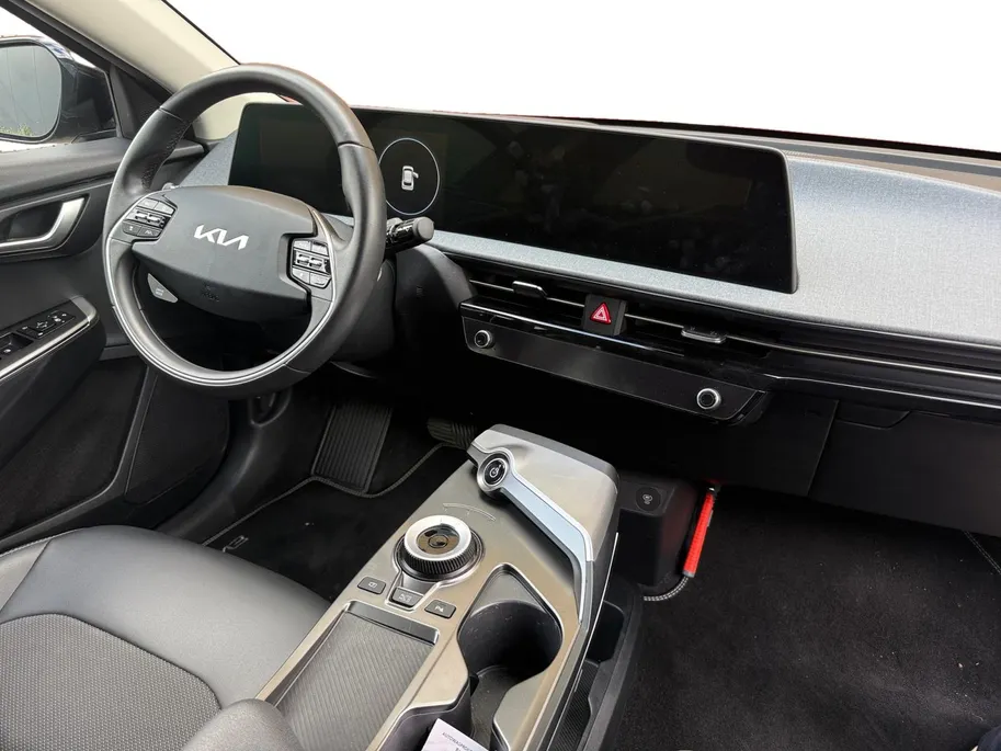 Kia EV6 Light 58 kWh 170 PK | 1e Eigenaar | Dealer onderhouden | Metallic lak | Trekhaak | Fabrieksgarantie t/m 28-02-2031 + 3x 1 jaar*  | NAP