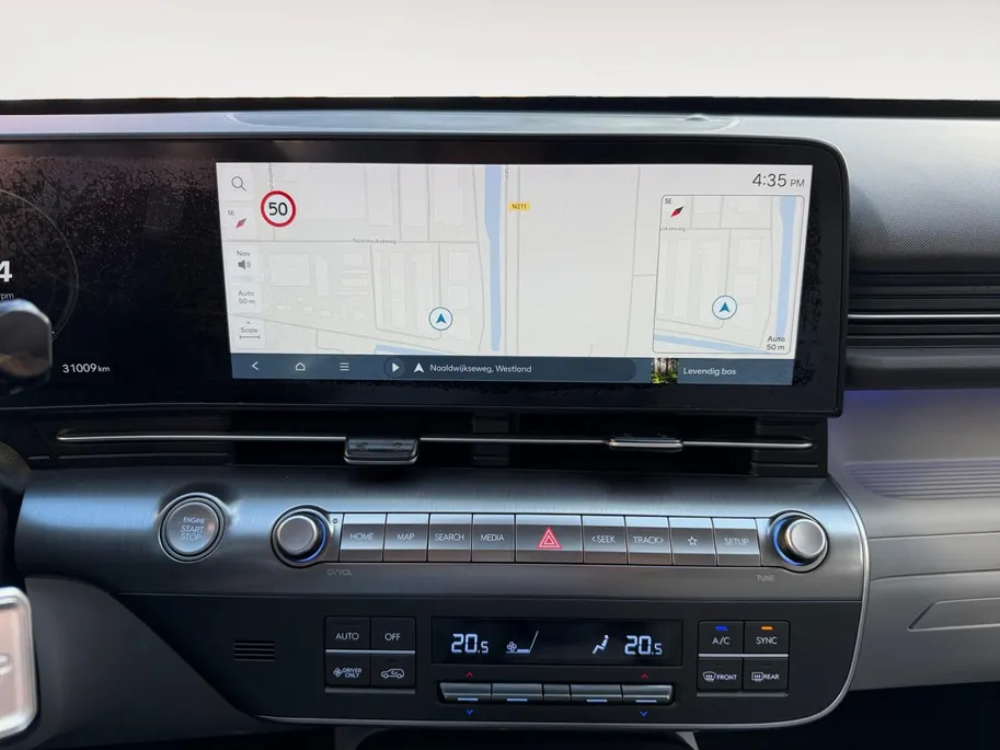 Hyundai Kona 1.6 GDI HEV Premium Sky 137PK | Navigatie | Apple Carplay & Android Auto | Schuif-kanteldak | Stoelverwarming & koeling | Lederen bekleding | Bose speakers | Geheugenfunctie stoelen |