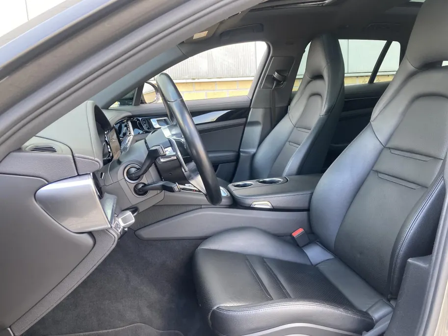 Porsche Panamera Sport Turismo 4 - 3.0 331 pk Sport Chrono - Panoramadak - Stoelverwarming  - Luchtvering - 21 inch lichtmetalen velgen