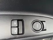 Kia Stonic 1.0T MHEV DynamicLine | Airco | Camera | Cruise Control | LM Velgen | Apple Carplay & Android Auto |